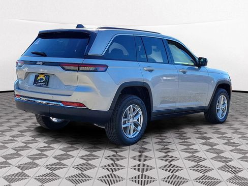New 2025 Jeep Grand Cherokee Laredo w/ Luxury Tech Group I image 3