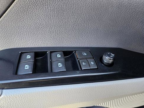 Used 2018 Toyota Camry LE image 30