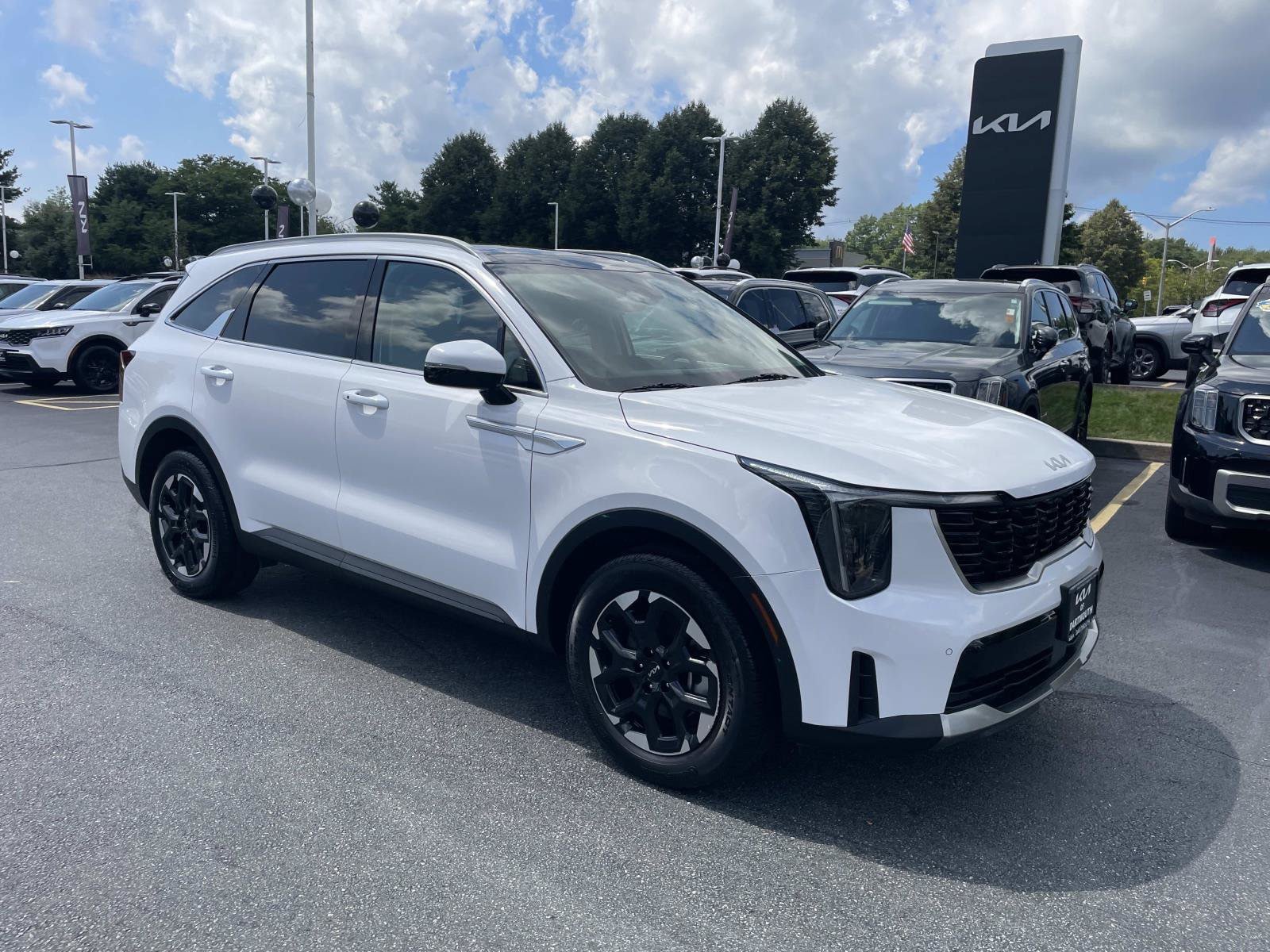 Used 2025 Kia Sorento S w/ Panoramic Sunroof Package FWD image 9