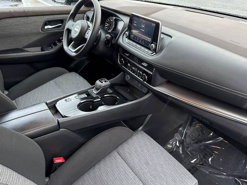 Used 2023 Nissan Rogue SV image 31