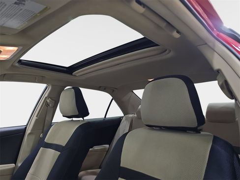 Used 2014 Toyota Camry XLE image 29