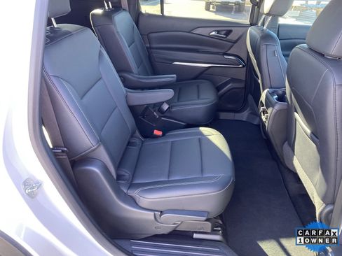 Used 2025 Chevrolet Traverse LT image 36