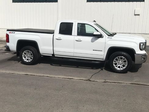 Used 2017 GMC Sierra 1500 SLE w/ SLE Value Package AWD/4WD image 9