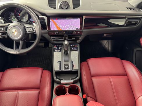 Certified 2025 Porsche Macan image 27