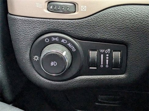 Certified 2015 Jeep Cherokee Limited image 13