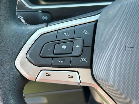 Used 2023 Volkswagen Tiguan SE FWD image 16