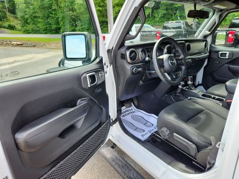 Used 2019 Jeep Wrangler Unlimited Sport S image 21