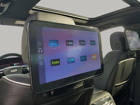 Certified 2025 Cadillac Escalade Premium Luxury image 22