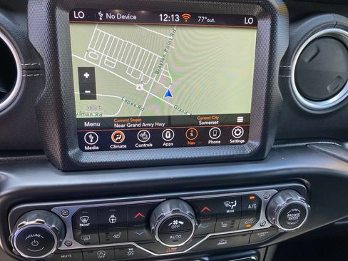 Used 2022 Jeep Gladiator Overland w/ Popular Equipment Package AWD/4WD image 17
