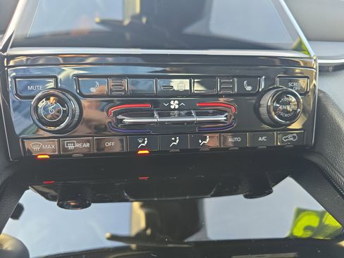 New 2025 Jeep Grand Cherokee L Limited image 29