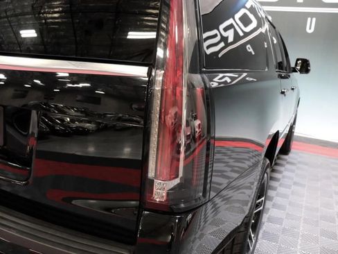 Used 2019 Cadillac Escalade ESV Premium Luxury image 9