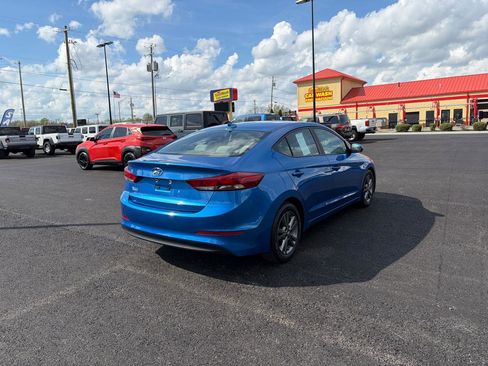Used 2017 Hyundai Elantra SE image 3