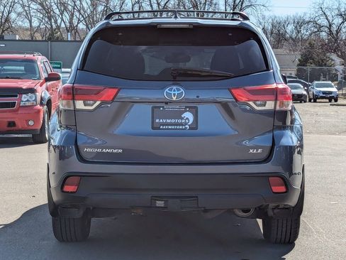 Used 2019 Toyota Highlander XLE FWD image 10