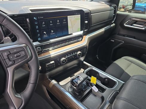 Used 2024 Chevrolet Silverado 1500 RST AWD/4WD image 16