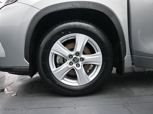 Used 2021 Toyota Highlander LE image 13