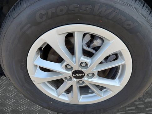 Used 2024 Kia Carnival LX image 20