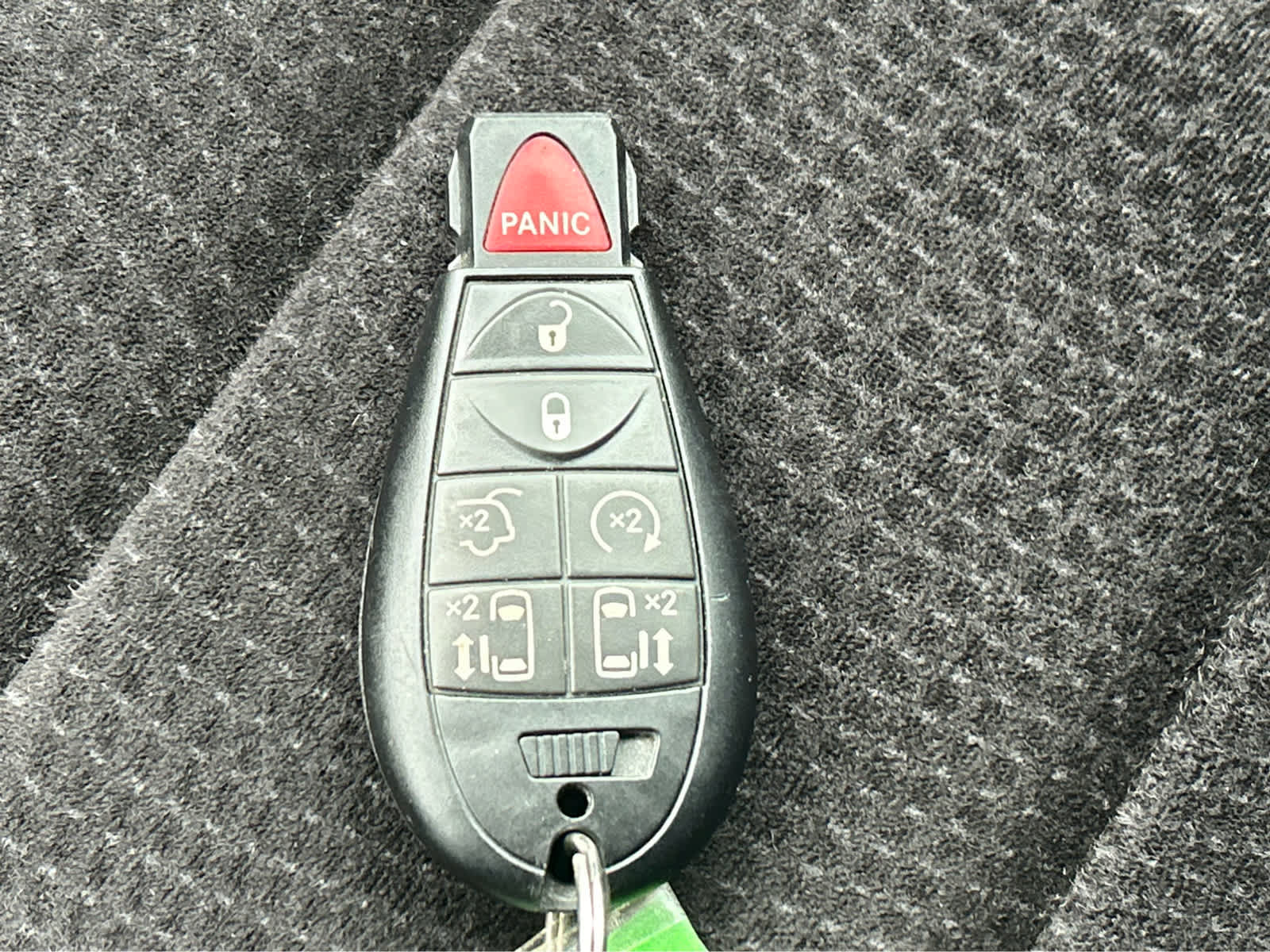 Used 2014 Dodge Grand Caravan SXT w/ UConnect Hands-Free Group FWD image 35
