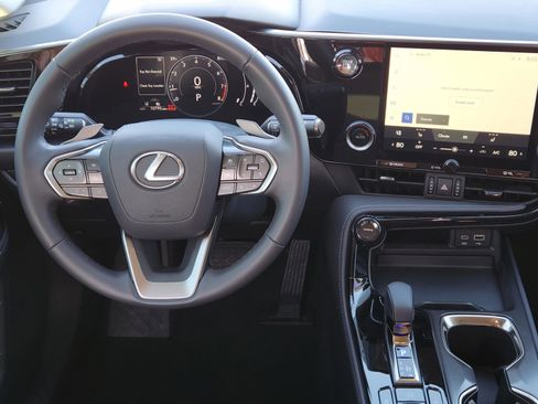 Used 2025 Lexus NX 250 FWD w/ Accessory Package (Z1) image 32