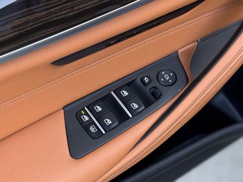 Used 2022 BMW M550i xDrive w/ Executive Package image 10