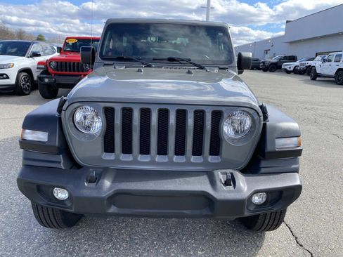 Certified 2022 Jeep Wrangler Sport AWD/4WD image 9