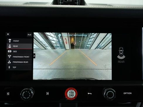 Certified 2025 Porsche Macan AWD/4WD image 19