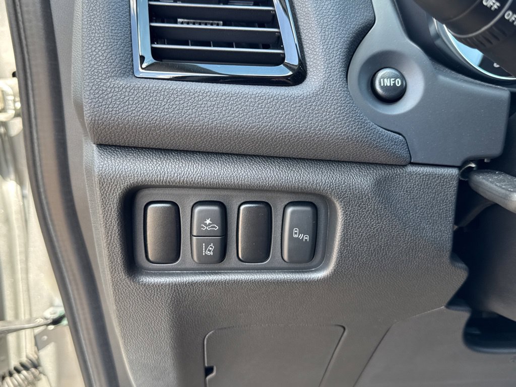 New 2027 Mitsubishi Outlander Sport SE FWD image 16