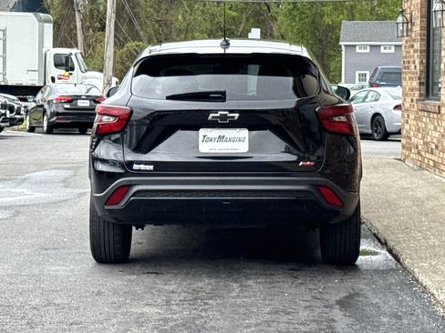 Used 2024 Chevrolet Trax RS w/ Sunroof Package FWD image 4