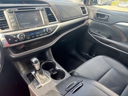 Used 2016 Toyota Highlander LE AWD/4WD image 21