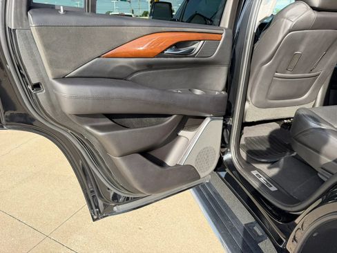 Used 2019 Cadillac Escalade Premium Luxury AWD/4WD image 45