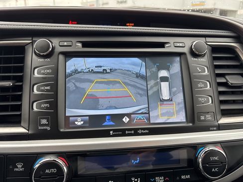 Used 2018 Toyota Highlander Limited image 14