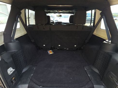 Used 2018 Jeep Wrangler Unlimited Sport S image 14