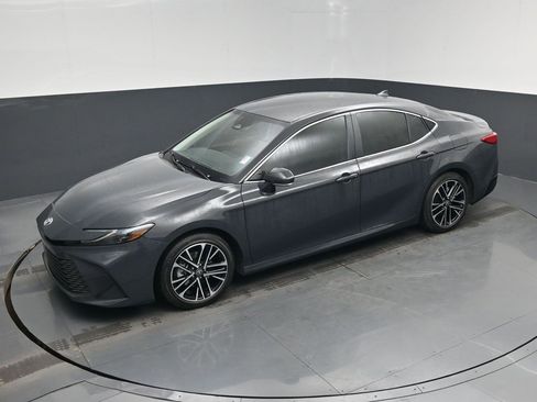 Used 2025 Toyota Camry XLE image 37