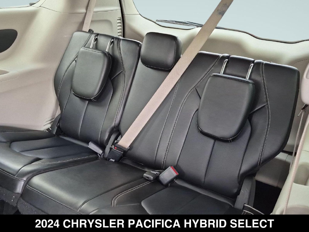 Used 2024 Chrysler Pacifica Limited FWD image 27