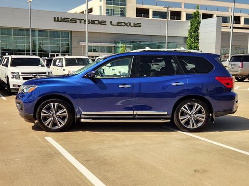 Used 2018 Nissan Pathfinder Platinum FWD image 4