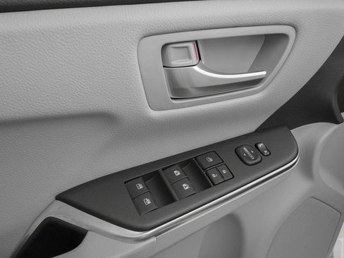 Used 2017 Toyota Camry XSE image 21