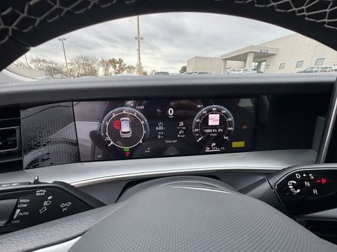 New 2026 Volkswagen Tiguan SE image 18