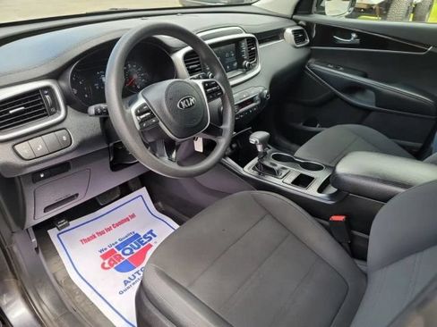 Used 2019 Kia Sorento AWD V6 image 12