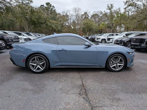 Used 2024 Ford Mustang Coupe image 3