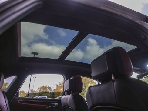 Certified 2023 Porsche Macan S image 42