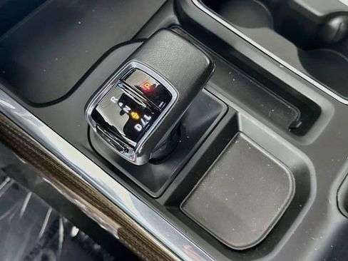 Used 2022 Chevrolet Silverado 1500 RST AWD/4WD image 18