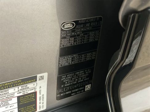 Used 2023 Land Rover Defender 130 X-Dynamic SE image 32