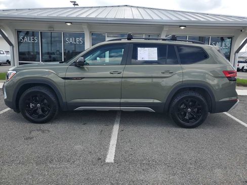 Used 2025 Volkswagen Atlas Peak Edition SE AWD/4WD image 2
