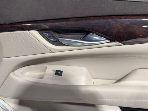 Used 2015 Cadillac Escalade Luxury image 27