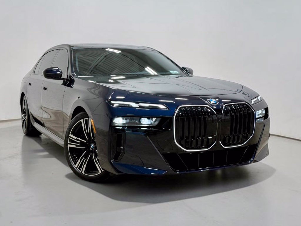 Used 2025 BMW 760i xDrive AWD/4WD image 5