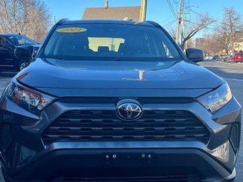 Used 2021 Toyota RAV4 LE image 3