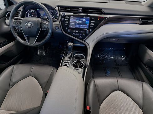 Used 2020 Toyota Camry XLE image 12