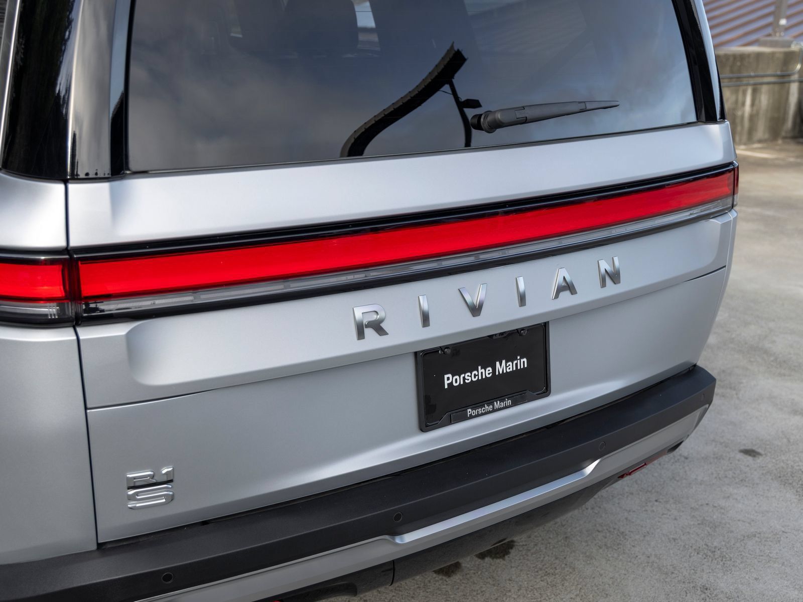 Used 2025 Rivian R1S Adventure Dual AWD/4WD image 19