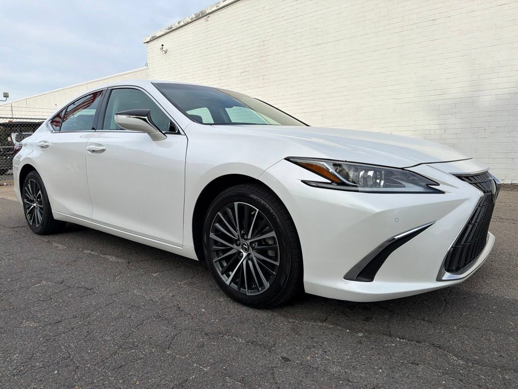 Used 2023 Lexus ES 250 w/ Premium Package w/ Premium Package AWD/4WD image 8