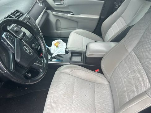 Used 2016 Toyota Camry SE FWD image 3