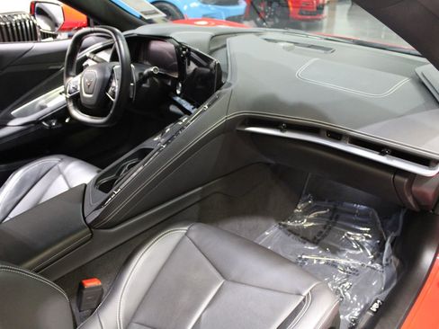 Used 2021 Chevrolet Corvette Stingray Coupe w/ 1LT RWD image 17